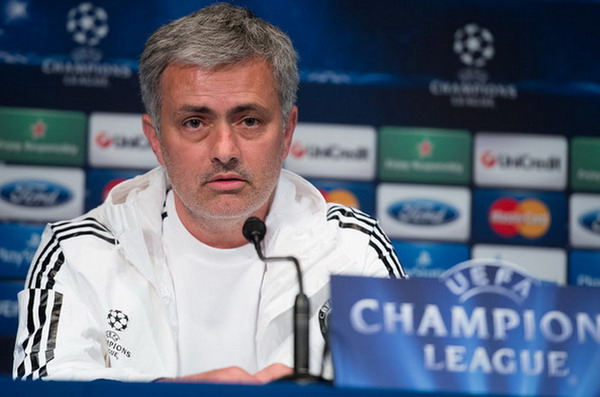 HLV Mourinho e ngại 'hỏa lực' của PSG