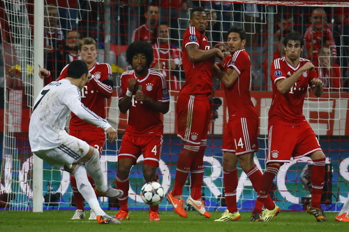 Real Madrid ‘đập nát’ Bayern Munich ngay tại Allianz Arena-6