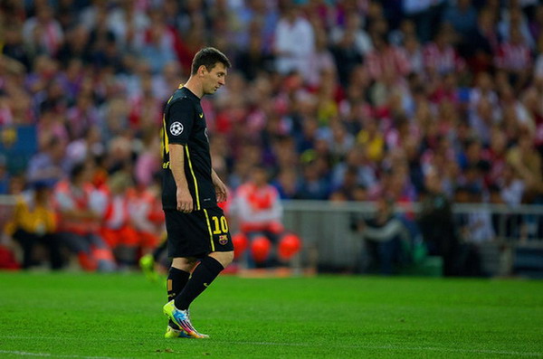 Messi lười di chuyển trong trận thua Atletico Madrid