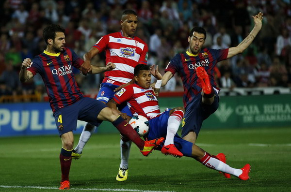 Barcelona run rẩy vì hàng thủ trước trận Siêu kinh điển-1