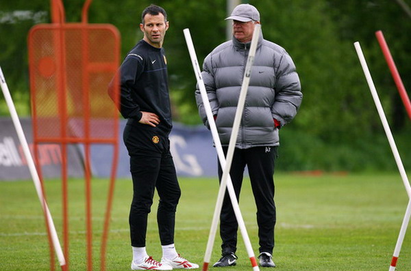 Ryan Giggs theo bước Sir Alex-1