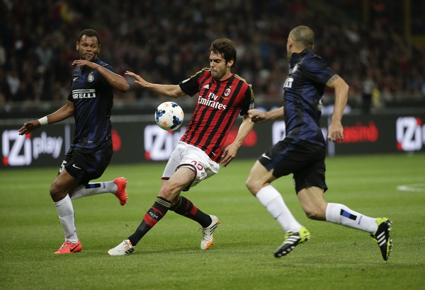 Tiền vệ Kaka của AC Milan trong trận gặp Inter Milan