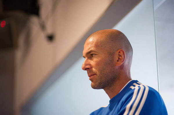 Zidane chuẩn bị khởi đầu sự nghiệp cầm quân