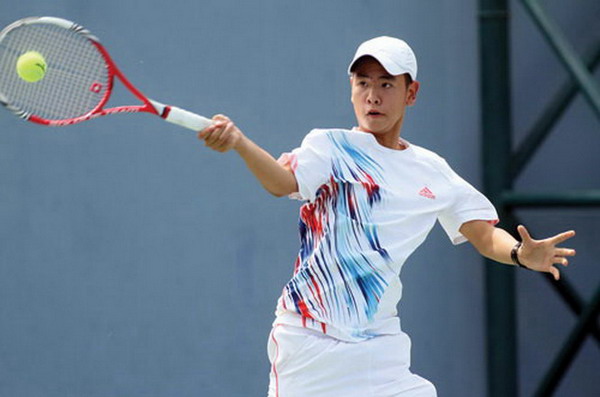 Tay vợt 15 tuổi gây bất ngờ tại giải toàn quốc