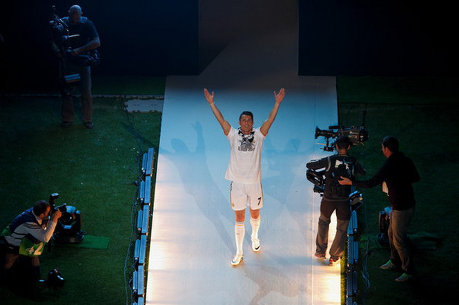 Cristiano Ronaldo là thương hiệu có giá trị nhất làng bóng đá