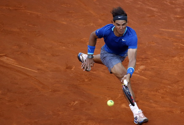 Rafael Nadal gặp khó khăn trong trận chung kết Madrid Open với Kei Nishikori