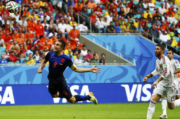 Những bàn thắng đẹp như kiểu của Van Persie (9) không thấy ở vòng knock-out - Ảnh: Reuters