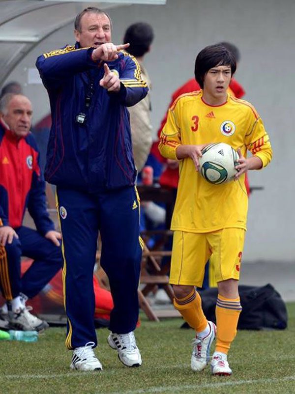 Cầu thủ gốc Việt muốn khoác áo tuyển Romania 1