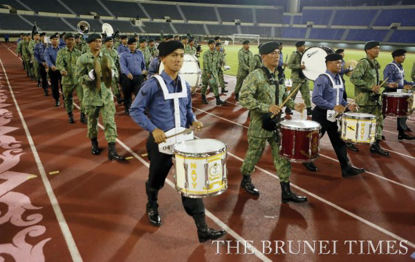 Duyệt binh lễ khai mạc - Ảnh: Brunei Times