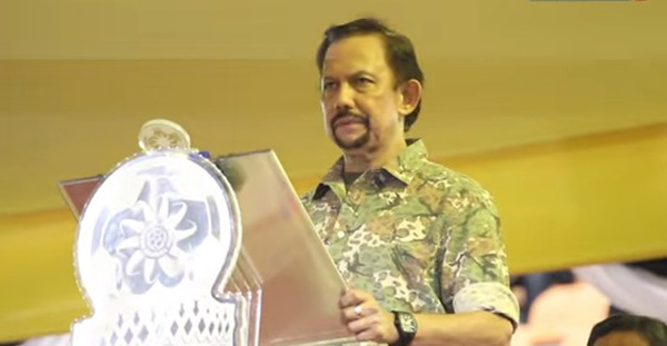 Nhà vua đọc khai mạc giải - Ảnh:  Brunei Times