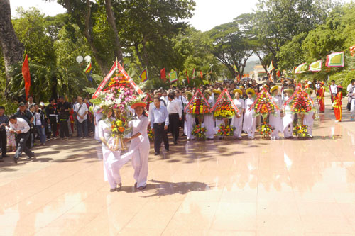 Hàng trăm võ sư, võ sinh dâng hương Hoàng đế Quang Trung 1