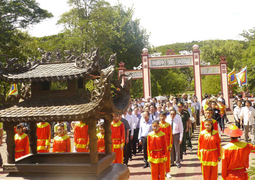 Hàng trăm võ sư, võ sinh dâng hương Hoàng đế Quang Trung 2