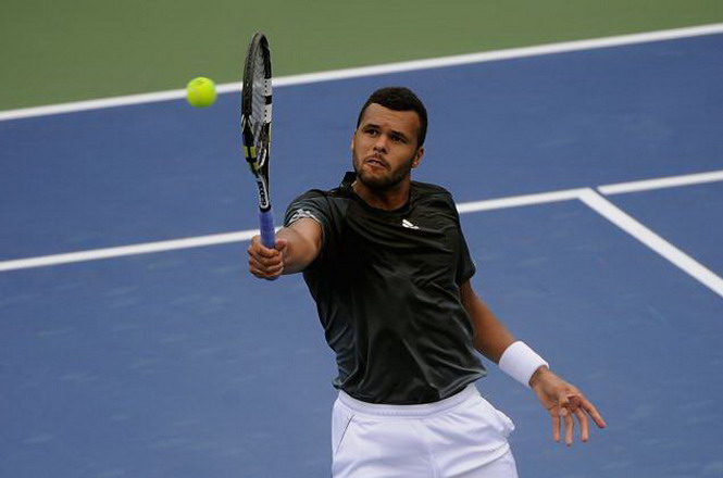 Tsonga trở lại mặt đất khi bị loại ở vòng 1 Cincinnati 2014