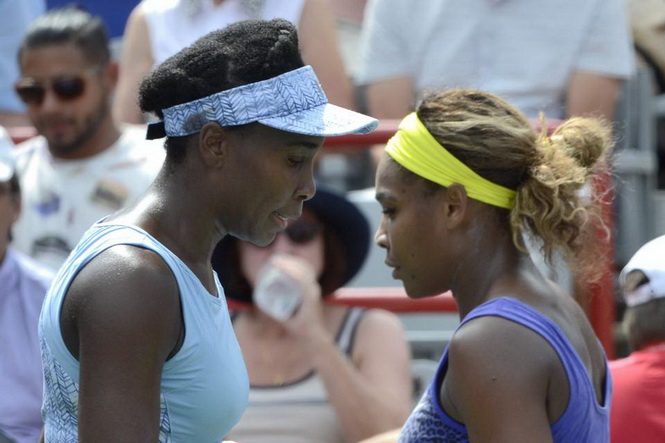 Venus Williams đánh bại Serena Williams tại Rogers Cup 2014