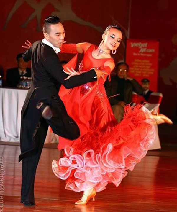 Người đẹp trên sàn đấu: Kiện tướng tango 16 tuổi