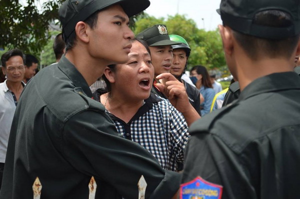 Náo loạn vì vé xem U.19 Việt Nam-2