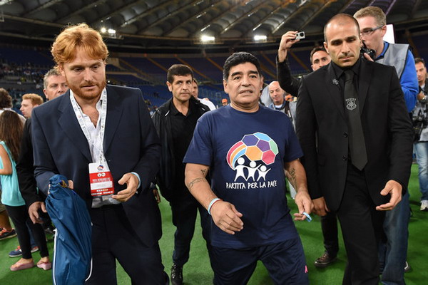 Maradona văng tục và hành xử côn đồ ở Croatia