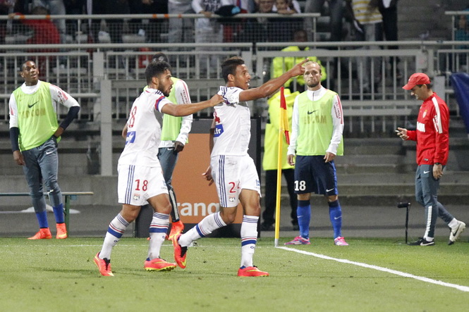 Lyon kéo AS Monaco xuống đáy bảng xếp hạng-2