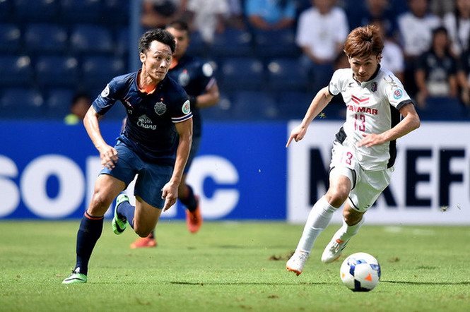 U.19 Nhật Bản có cầu thủ đá cặp với Diego Forlan tại J-League 1