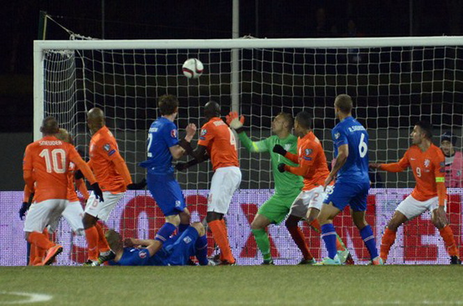 Vòng loại EURO 2016: Hà Lan thua sốc trên sân Iceland-3