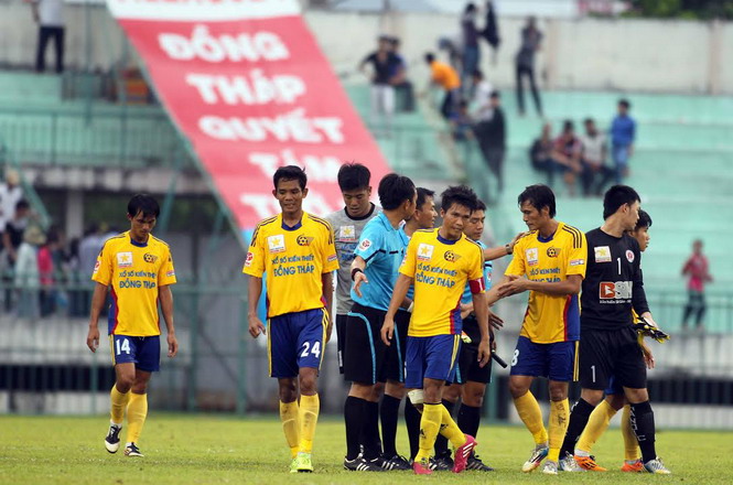 VPF 'năn nỉ' Đồng Tháp không bỏ V-League-2