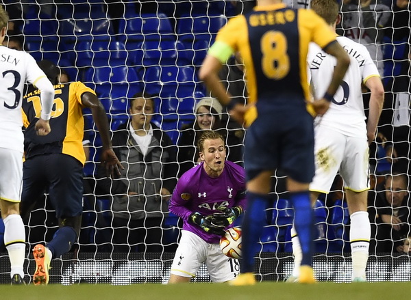 Lamela lập siêu phẩm, Tottenham đại thắng ở Europa League-4