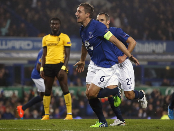 Tottenham và Everton tiến gần vòng knock-out Europa League-2