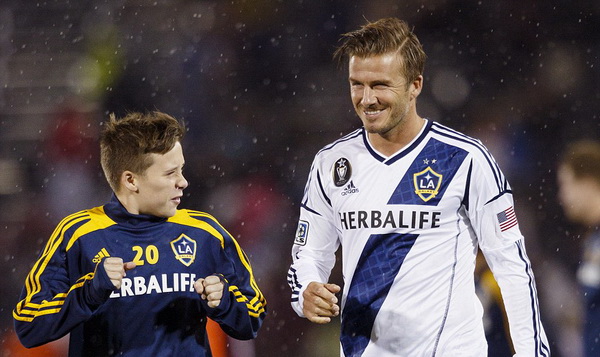 Con trai nhà Beckham bỏ M.U theo Arsenal-1