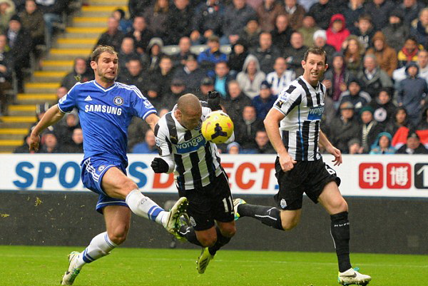 HLV Mourinho mỉa mai Newcastle-1