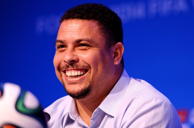 Ronaldo 'béo' làm chủ CLB bóng đá ở Mỹ