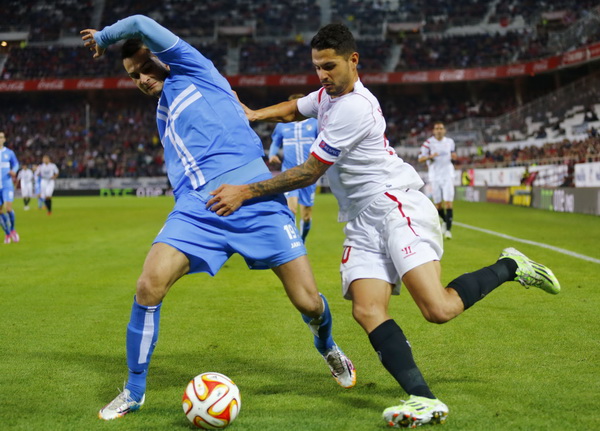 Europa League: ĐKVĐ Sevilla thoát hiểm-2