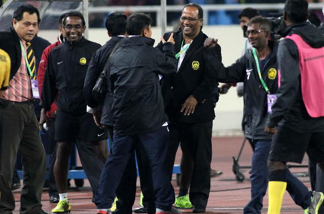 HLV Malaysia ngạc nhiên khi hàng thủ Việt Nam chơi quá tồi-2
