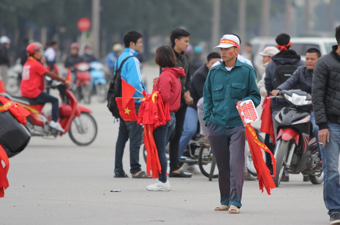 Trận Việt Nam - Malaysia: Dịch vụ ăn theo được dịp hốt bạc-1