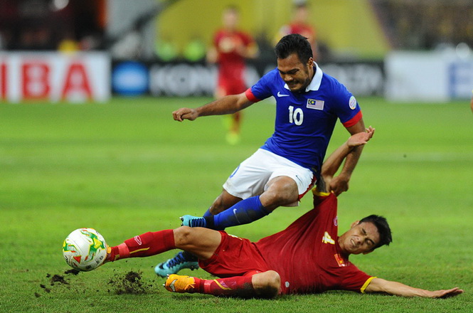 Trọng tài Trung Quốc mắc nhiều sai sót trận Malaysia - Việt Nam-1
