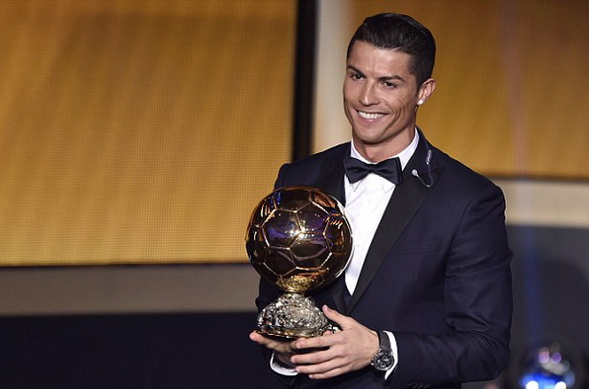 Ronaldo vượt qua Messi và Neuer giành Quả bóng vàng 2014