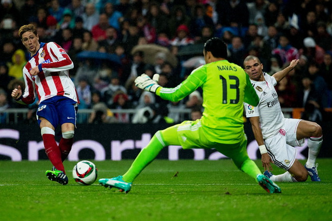 Atletico loại Real Madrid nhờ cú đúp của Torres-3