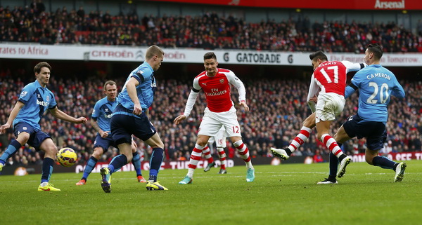 Thắng dễ Stoke, Arsenal áp sát top 4 Premier League-3