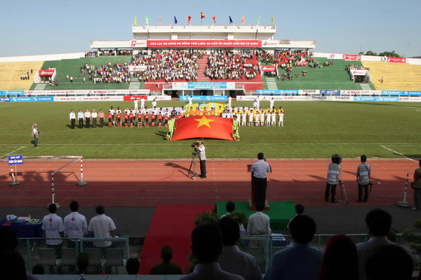 Hình ảnh vắng vẻ này sẽ không còn khi ĐTLA tiếp HAGL ở vòng 2 V-League 2015. Nhu cầu vé đang lên cao đến mức CLB mở bán vé để phục vụ khán giả từ ngày hôm nay - Ảnh: Khả Hòa