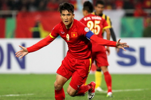 Công Vinh ăn mừng bàn thắng vào lưới Malaysia tại AFF Cup, giải đấu anh trả lời cho tất cả tại sao mình vẫn là thương hiệu số 1 của bóng đá Việt Nam - Ảnh: Khả Hòa