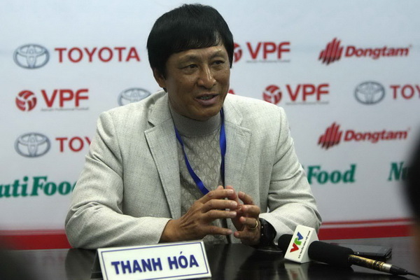 HLV Vũ Quang Bảo hài lòng về chiến thắng, đặc biệt sự trỗi dậy của Thanh Hóa trong hiệp 2 - Ảnh: Anh Hải