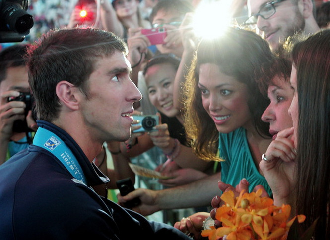 Kình ngư Michael Phelps cầu hôn bạn gái hoa hậu