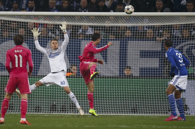 Schalke 0 - 2 Real Madrid: Ronaldo ghi bàn trở lại-1