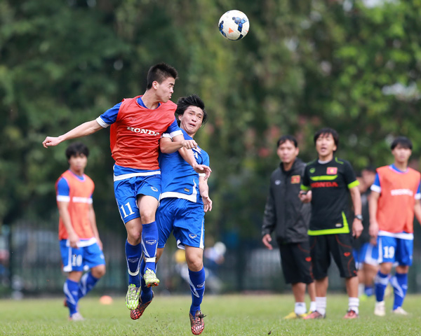 U.23 VN đã tập chiến thuật để sẵn sàng cho trận gặp Hà Nội T&T vào chiều mai và Olympic Indonesia vào đầu tuần sau  - Ảnh: Ngô Nguyễn