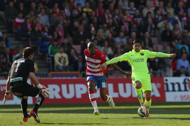 Suarez tỏa sáng, Barcelona lại bám sát Real Madrid-3