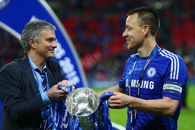 HLV Mourinho xác nhận Terry sẽ ở lại Chelsea mùa tới-1