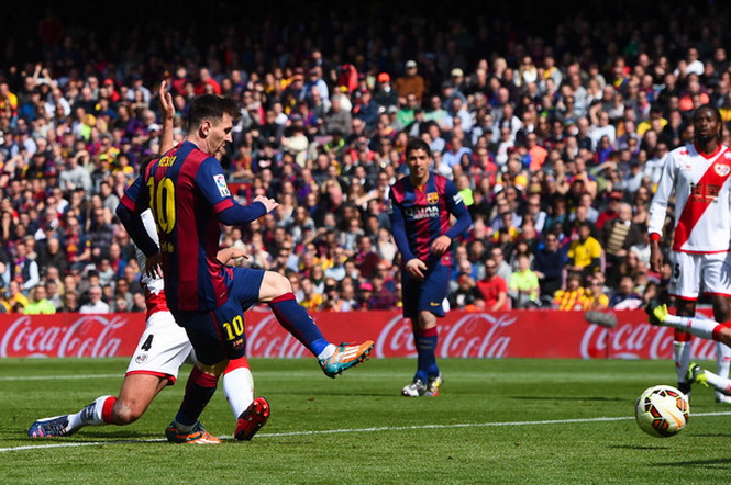 Messi lập kỷ lục mới, Barcelona giành ngôi đầu bảng của Real Madrid-4