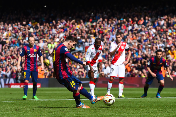Messi lập kỷ lục mới, Barcelona giành ngôi đầu bảng của Real Madrid-3