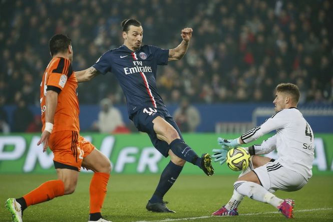 Ibrahimovic lập hattrick đưa PSG lên ngôi đầu-1