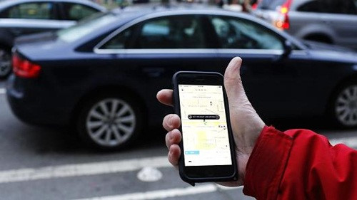 Tài xế taxi Uber từ chối chở và nhắn tin xúc phạm khách hàng - Ảnh: AFP