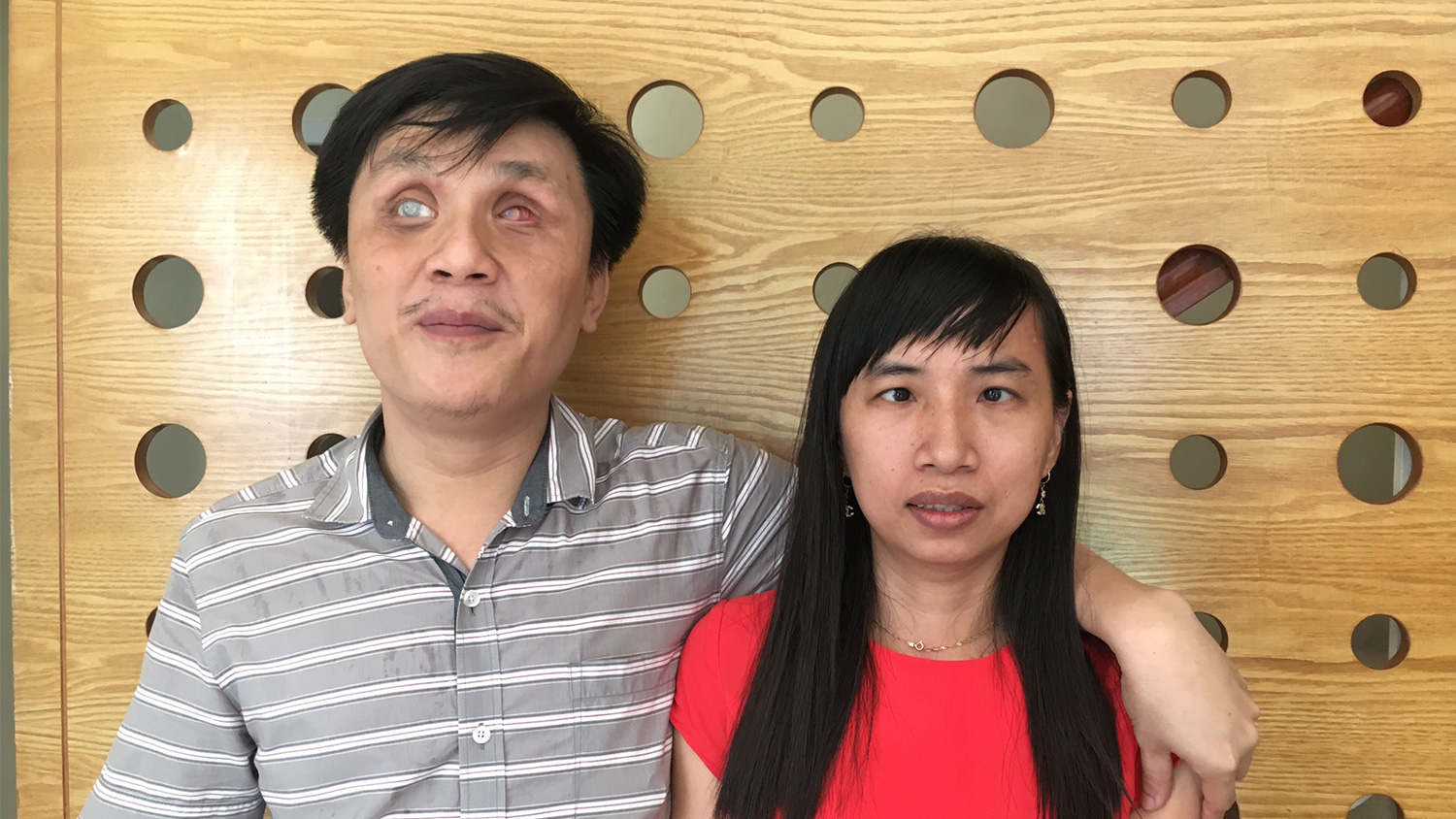 Vợ chồng anh Nguyễn Tuấn - Ảnh: Lê Ái